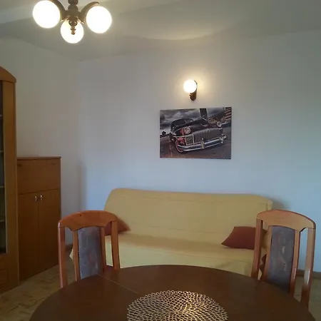 Honey's Bee Apartman *